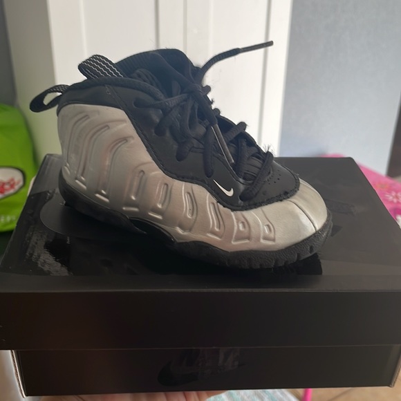 Nike Little Posite Toddler size 6